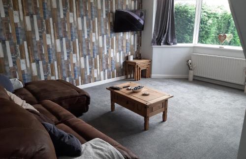 Oldham House | Sunny Lynn