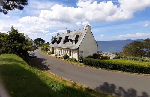 Tredrez-Locquemeau Apartment | Sunny maisonette with stunning sea view for 2 people