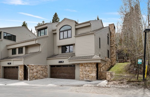 Deer Valley House | Sunny Mountain Retreat | BBQ Grill, Private Hot Tub | Walk to Main Street | Near Deer Valley Trails