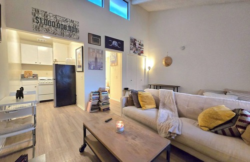 NoHo Arts District Apartment | Sunny Noho Loft Studio W/WiFi, AC & Cozy Bed in Prime Location!