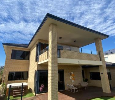 Ocean Reef House | Sunny Ocean View Retreat
