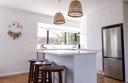 Papamoa Beach House | Sunny Pap beach house - filled with sun. ☀️🌊