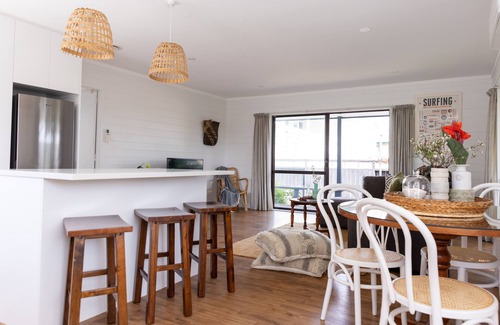Papamoa Beach House | Sunny Pap beach house - filled with sun. ☀️🌊