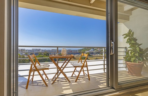 Petaloudes Apartment | Sunny Penthouse & Modern Amenities ★ Sea View ★