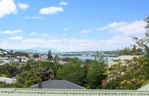 Remuera House | Sunny, Quiet and Central House in Remuera