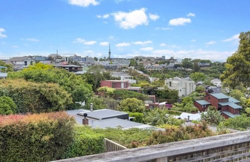 Remuera House | Sunny, Quiet and Central House in Remuera