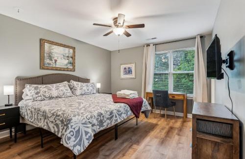 Greenacres Apartment | Sunny Retreat: Pool & Beach Near Condo