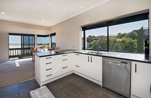 Richmond House | Sunny Richmond Holiday Home - All-day sun & sea views
