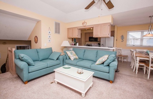 Nags Head House | Sunny's Spot - Cozy Soundside Villa - Hot tub, Beach Club, golf access