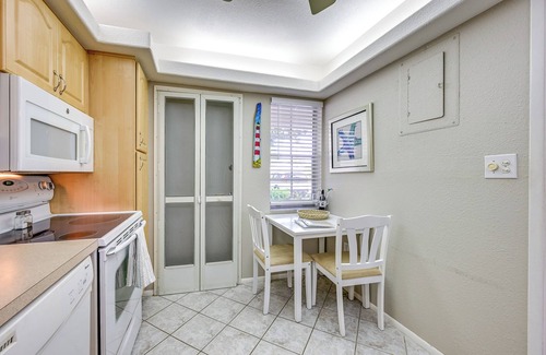 Braden River Condo | Sunny Sarasota Oasis w/Private Screened Lanai