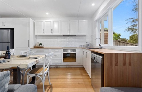 Tootgarook House | Sunny Shores | Family Retreat with Heated Spa