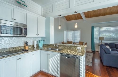 Carrabelle Cottage | Sunny Side Up 1br/1ba less than 5 min. to beach!