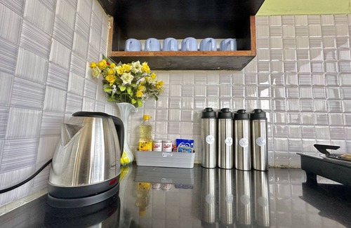 Candolim Apartment | Sunny Side Up Pent 1 with Pool, pet friendly, free parking, free wifi