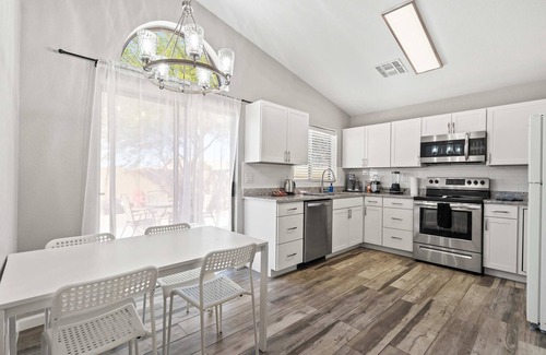 Rita Ranch House | Sunny Southwest Escape: Perfect for January Fun