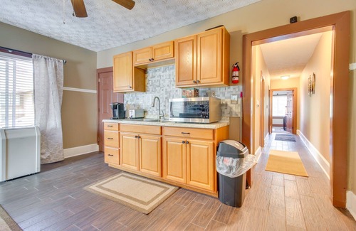 Dayton Condo | Sunny + Spacious Dayton Condo ~ 1 Mi to Downtown!