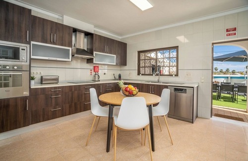 Lagoa e Carvoeiro House | Sunny Spacious House | Terrace and Free Parking