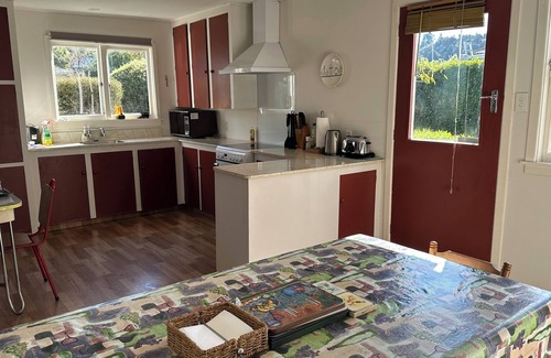 Geraldine House | Sunny spacious well equipped home in Geraldine