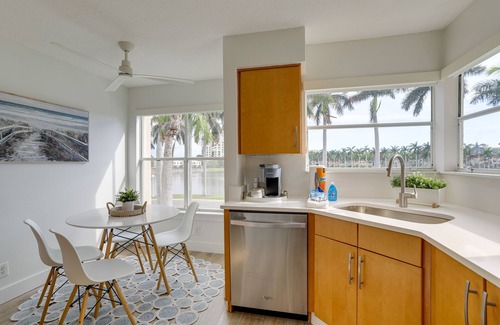 Isla del Sol Condo | Sunny St Pete Getaway with Shared Pool & Hot Tub