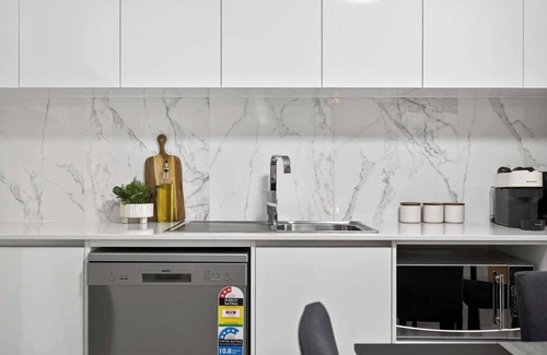 Rockingham Apartment | Sunny Stay in Rockingham 2BR Apartment