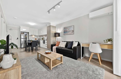 Rockingham Apartment | Sunny Stay in Rockingham 2BR Apartment