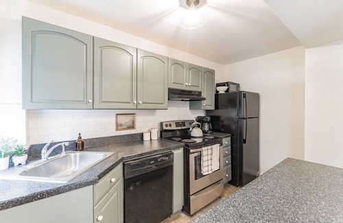 Roxborough-Manayunk House | Sunny & Stylish Manayunk Cottage w/Private Back Yard