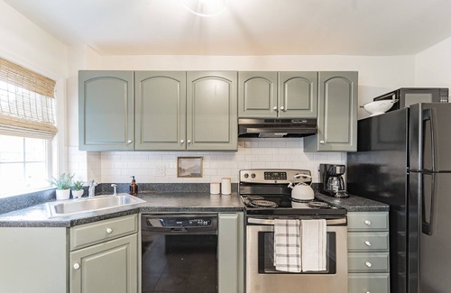 Roxborough-Manayunk House | Sunny & Stylish Manayunk Cottage w/Private Back Yard