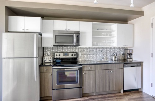 Theatre District Apartment | Sunny Theatre District 1BR w/Gym & W/D, near Boylston T, by Blueground