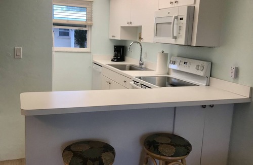 Siesta Key Condo | Sunny Walk-out Patio, Spacious Master Suite, Wi-Fi