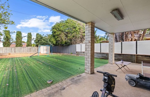 Sunnybank Hills House | Sunnybank Hills Spacious 5BR Home for Families