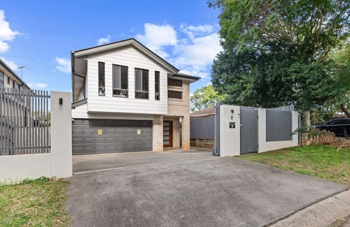 Sunnybank Hills House | Sunnybank Hills Spacious 5BR Home for Families