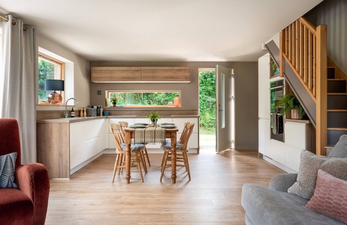 Shaldon Ski Chalet | Sunnybrook - Carbon Neutral, Woodfired Hottub, near beach