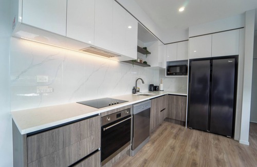 Sunnyhills House | Sunnyhills Viewside Town House | Wi-Fi & Netflix