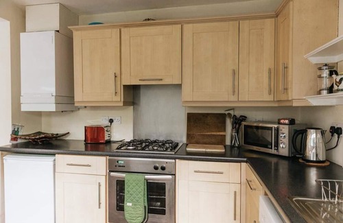 Kendal Apartment | SUNNYSIDE APARTMENT/SPACIOUS 2 BEDROOM ACCOMMODATION LOCATED IN KENDAL WITHIN