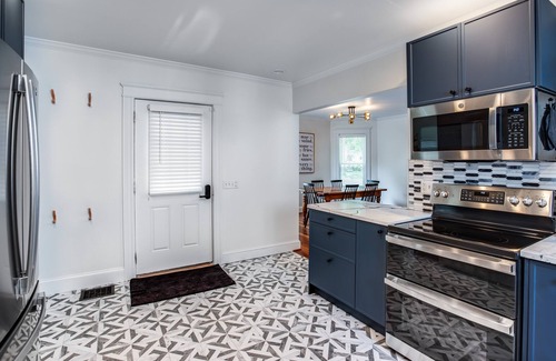 Perinton House | Sunnyside Cottage 3 Bedroom Home by RedAwning