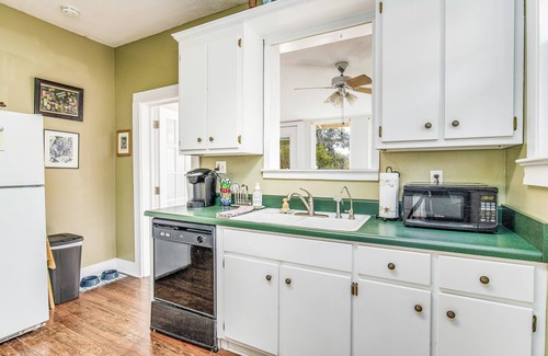 East Hill House | Sunnyside Cottage - 🐶Dog Friendly, near Parks