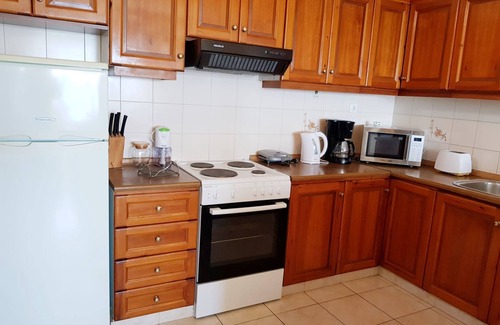 Kefalari Apartment | Sunrise 5 Apartment - Beautifully Located Air Conditioned 3 Bedroom Above Beach