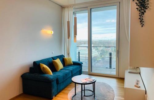 Erdberg Apartment | Sunrise above sky with ROOFTOP Pool
