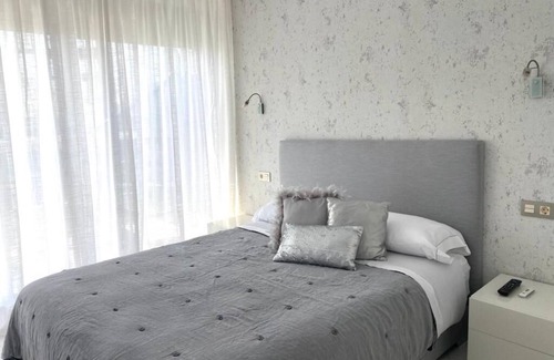 Figueretas Apartment | Sunrise and Seafront apartment in Ibiza