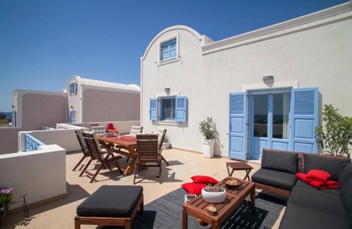 Perivolos Apartment | Sunrise Apartment Santorini