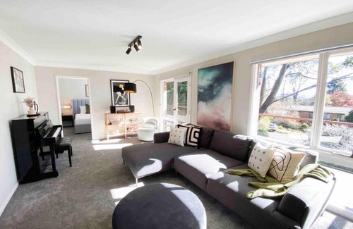 Mount Victoria House | Sunrise Artist at Mt Victoria