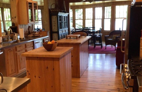Munising Resort | Sunrise Bay Cottages: Rustic elegance for 32 people in 5 luxury cottages.