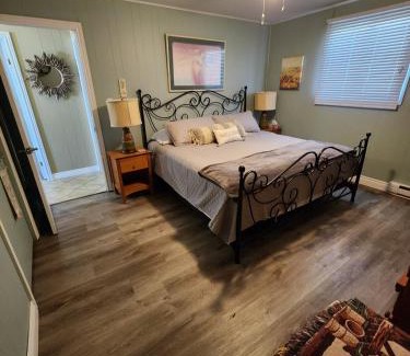 Romney House | SUNRISE BAY with panoramic view of Lake Erie