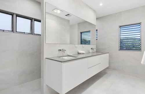 Sunrise Beach House | Sunrise Beach Luxury Home - Style & Sophistication