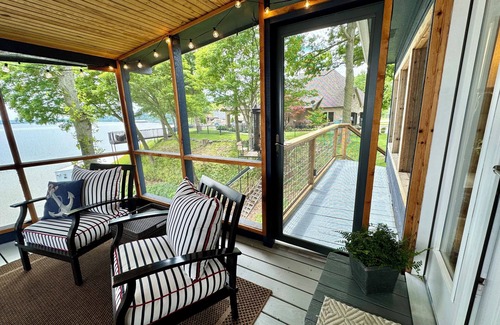 Vinita House | "Sunrise Cottage" Beautiful Lakefront Panoramic View W/Hot Tub and Boat Dock