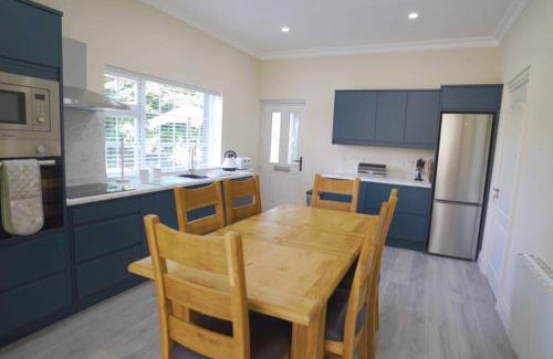 Lough Gowna Villa | Sunrise Cottage on shores off Lough Gowna