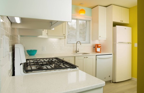 Saugatuck Cottage | Sunrise Cottage, Saugatuck. Walk downtown. Clean, crisp, colorful, convenient.