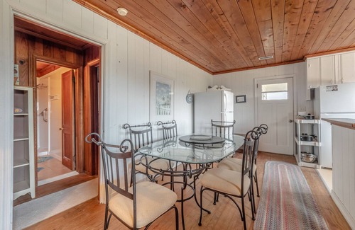 Topsail Beach House | Sunrise | Covered Porch + Walk to the Beach!