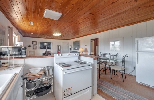 Topsail Beach House | Sunrise | Covered Porch + Walk to the Beach!