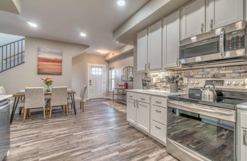 Pear Park House | Sunrise Mesa: Fenced Patio & BBQ Grill!