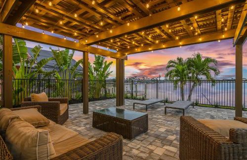 Eight Lakes House | Sunrise Paradise Waterfront